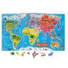drvena igračka karta svijeta s magentima