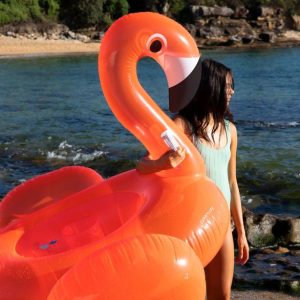 sunnylife-flamingo-za-plivanje-more-5