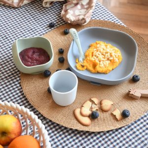 silikonski-set-za-hranjenje-bebe-1